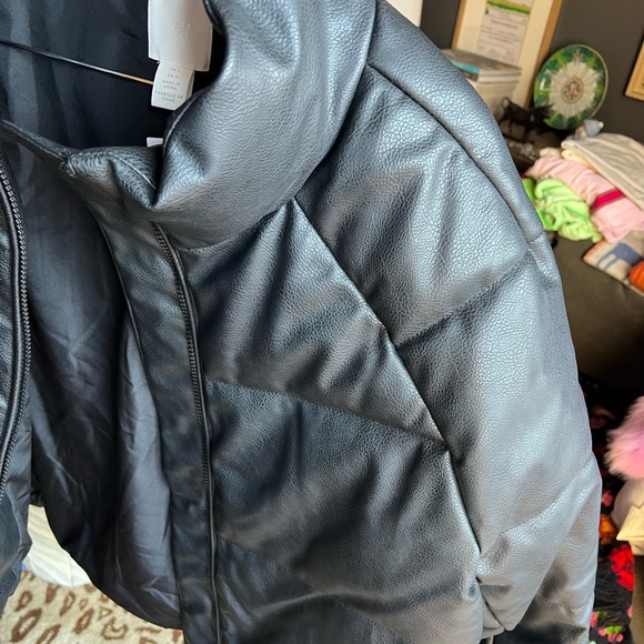 H&M Faux Leather Quilted Puffy Bomber Jacket. US Large. Black. NWT. - Picture 5 of 10